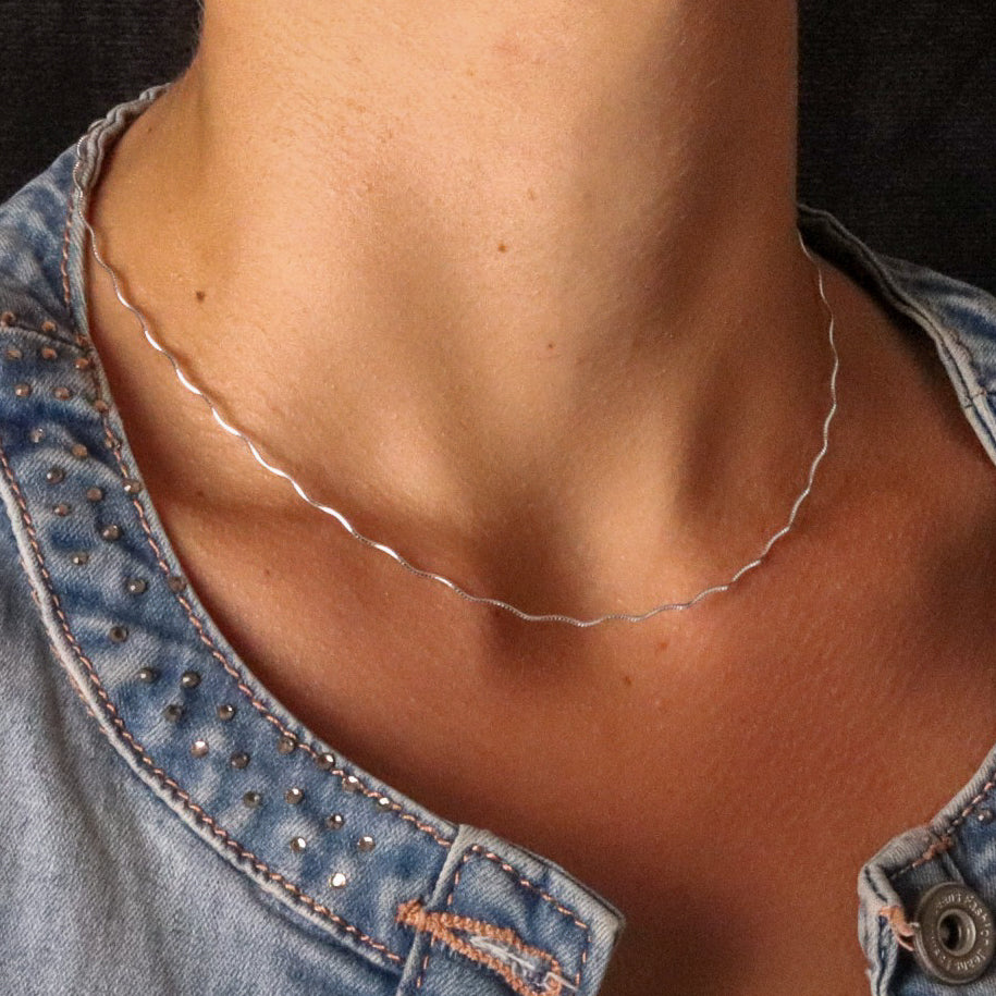 Collier RAS DE COU ondulé