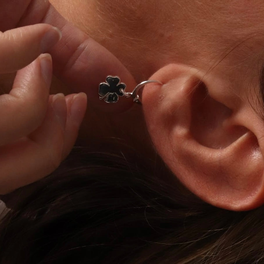 Boucles d’oreilles dormeuses Trèfle à 4 feuilles